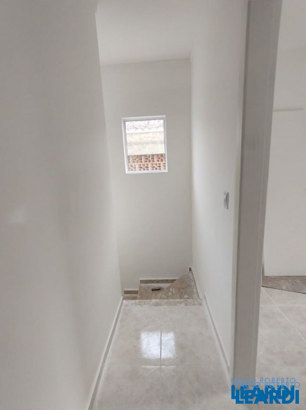 CASA À VENDA COM 03 DORMITÓRIOS E 194M² COM QUINTAL NO NAKAMURA PARK!