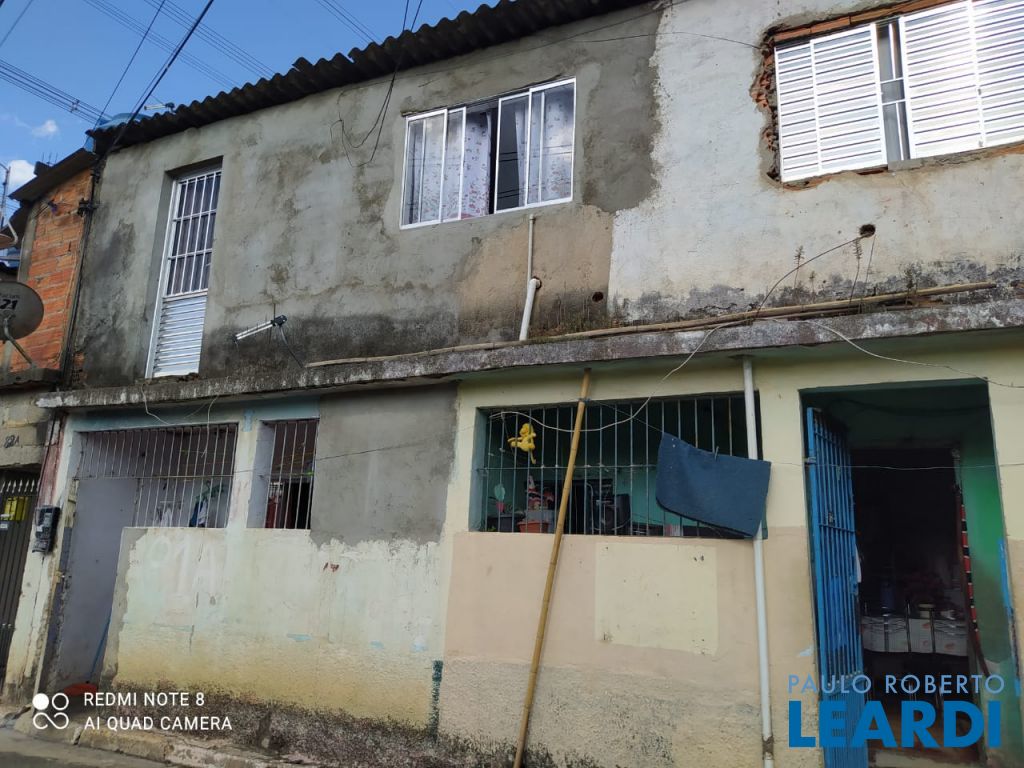 Casa Assobradada à Venda em Perus, São Paulo, SP Paulo Roberto Leardi Casa Assobradada à Venda em Perus, São Paulo, SP Paulo Roberto Leardi