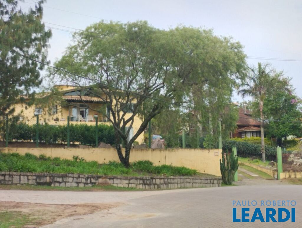 Casa de Condomínio na Estrada Municipal do Clube de Campo Valinhos