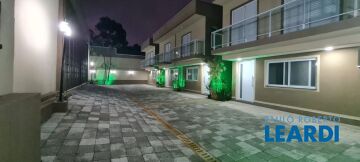 Casa em Condomínio para Locação - Cotia / SP no bairro Nakamura