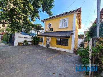 UM CASTELO NO PARAÍSO!!!!!!! PREDIO COMERCIAL A VENDA OU LOCAÇÃO A 400  METROS DA AV. PAULISTA - Ibirapuera House